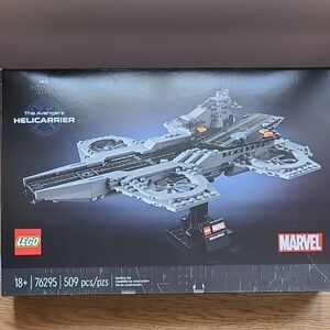 Lego Marvel Avengers Helicarrier - Gray and Black